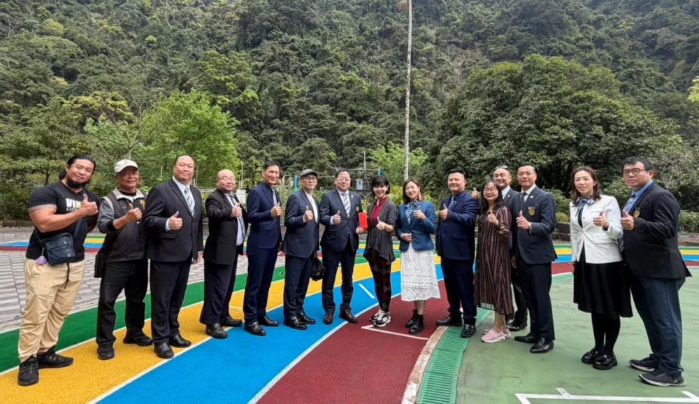 陳乃瑜送暖烏來偏鄉 捐助學金助學童穩定就學