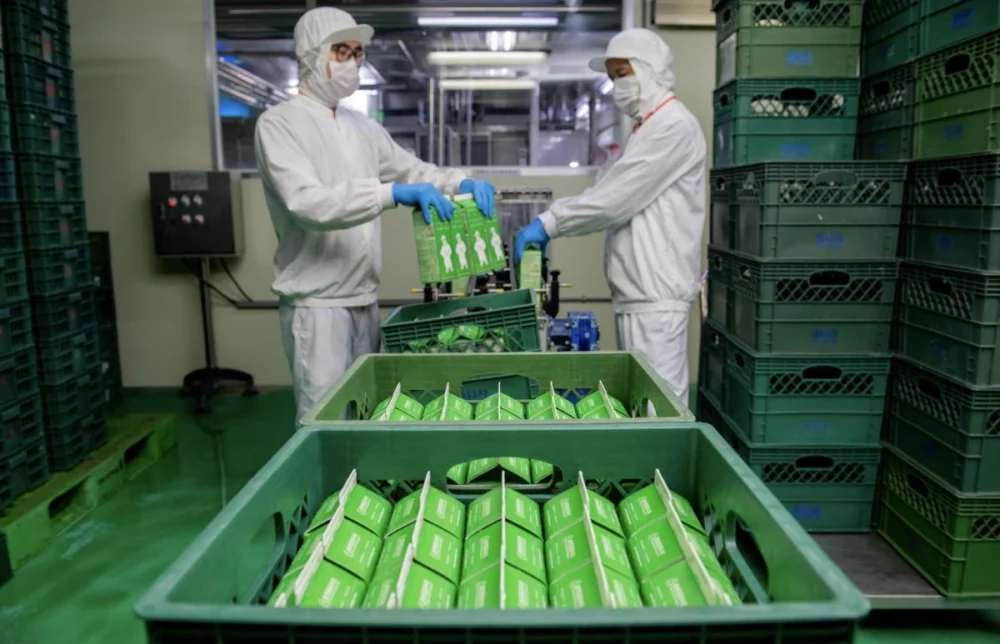 圖／勤億提供的客製化液蛋皆在符合國際級食品安全規範的廠房內生產，並經過嚴格的連續式高溫殺菌處理，從源頭大幅降低沙門氏菌等病原體的威脅。（勤億蛋品 提供）