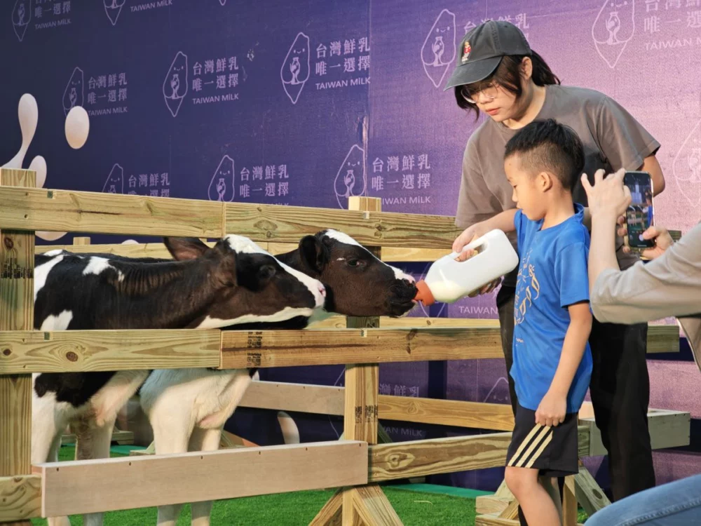 小乳牛進展場、親子跳繩趣味賽 國產鮮乳結合動物友善教育