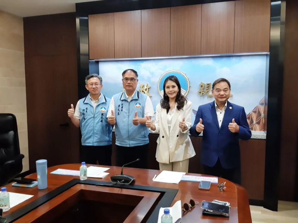 圖／紫青商會創會長潘欽章及全球城市選拔賽世界主席蕭美萍，拜會金門縣政府由副縣長李文良及觀光處長許績鑫(圖右至左)。（全球城市小姐活動主辦單位提供)